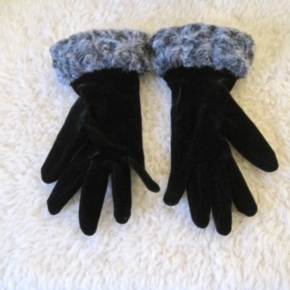 Black Velvet Gloves W/Faux Fur Cuffs - Picture 2 of 4